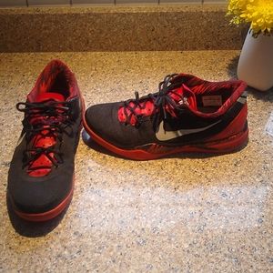 Men's Kobe low basketball shoes